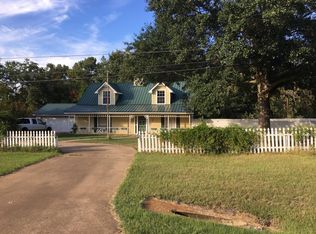 10 Honeysuckle Ln, Longview, TX 75604