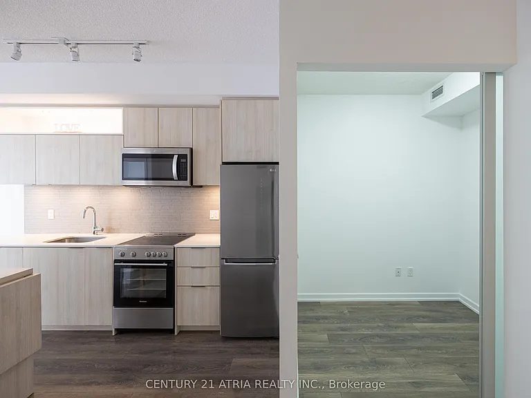50 Forest Manor Rd #2011 — Photo 9