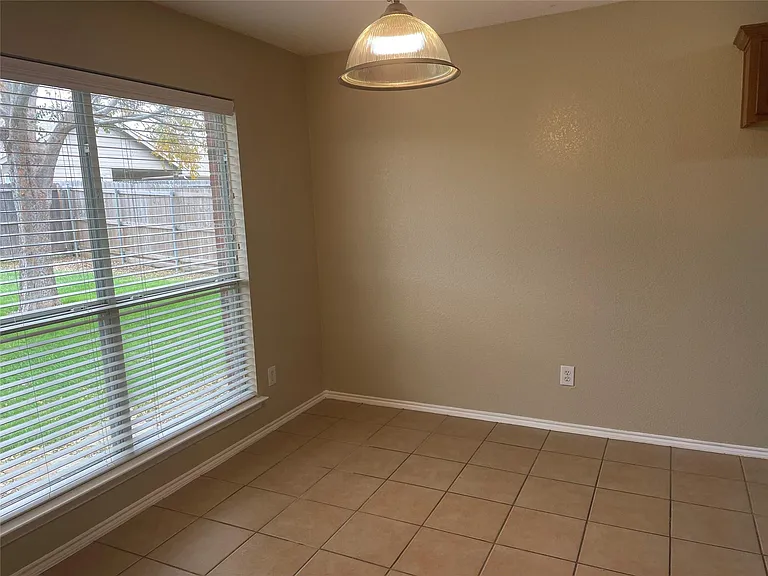 1210 Antoinette Dr — Photo 8