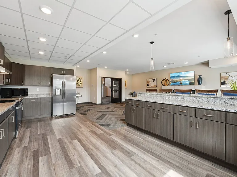 415 Hickory Dr — Photo 16