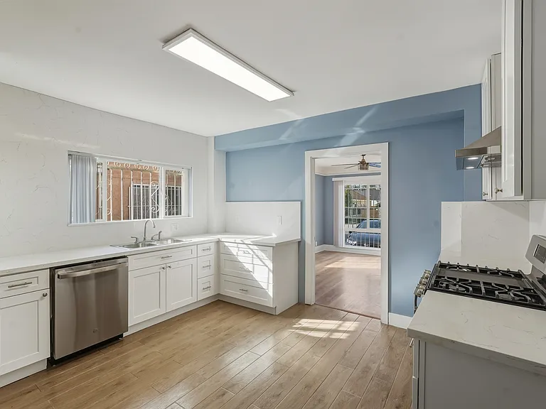 1174 N Alexandria Ave — Photo 6