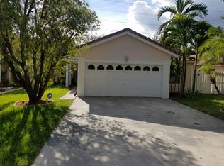 724 NW 183rd Way, Pembroke Pines, FL 33029