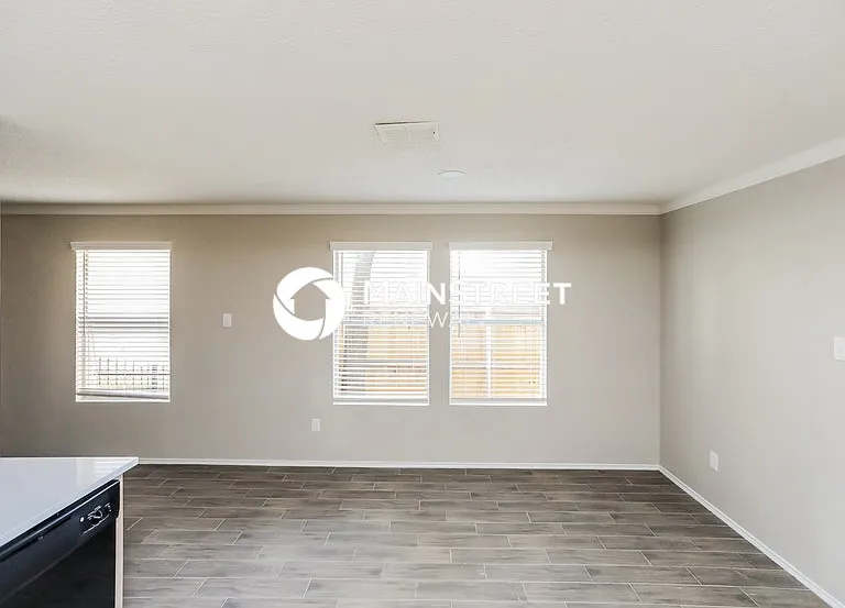 101 Crystalwood Dr — Photo 13