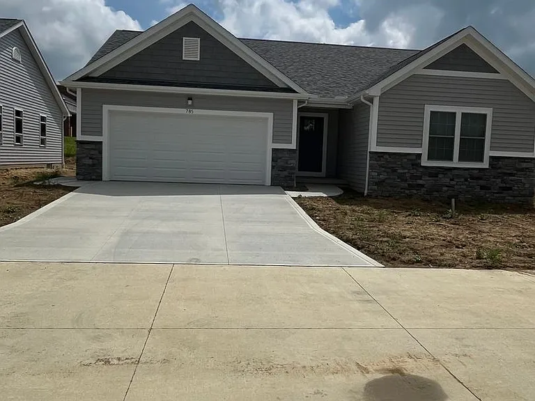 786 Glory Dr — Photo 1