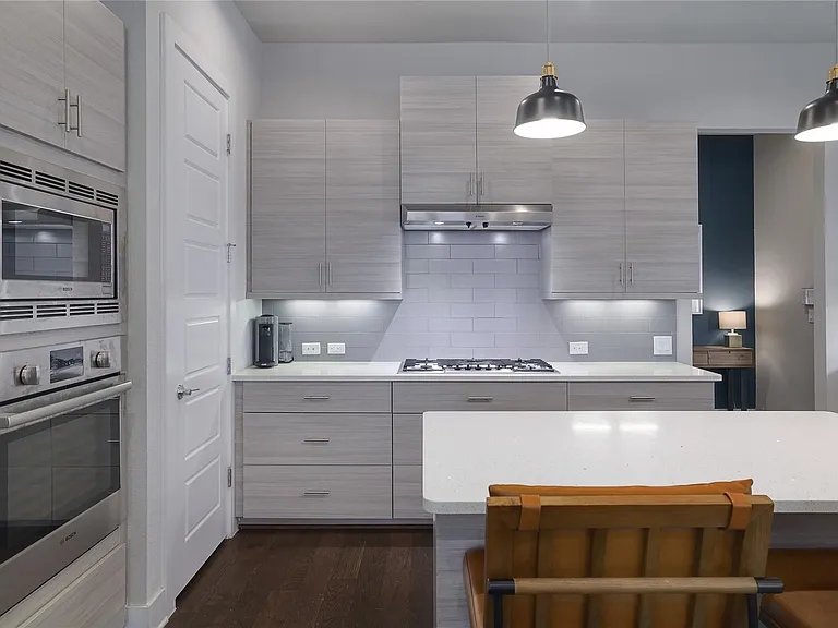 6021 Seville Dr — Photo 13