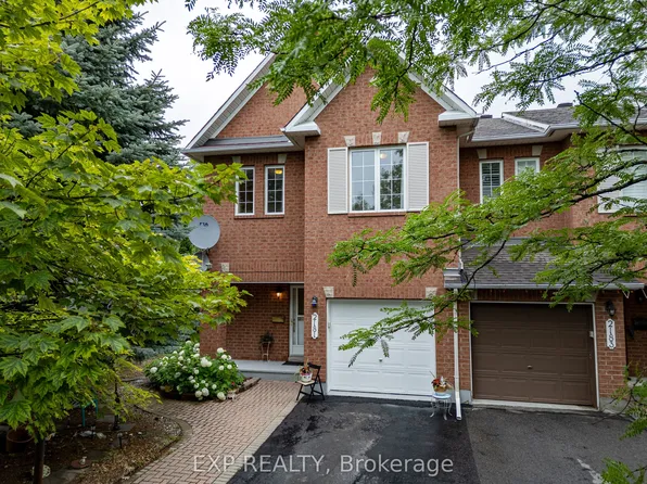 2181 Sunmeadow St, Ottawa, ON K4A 4W1