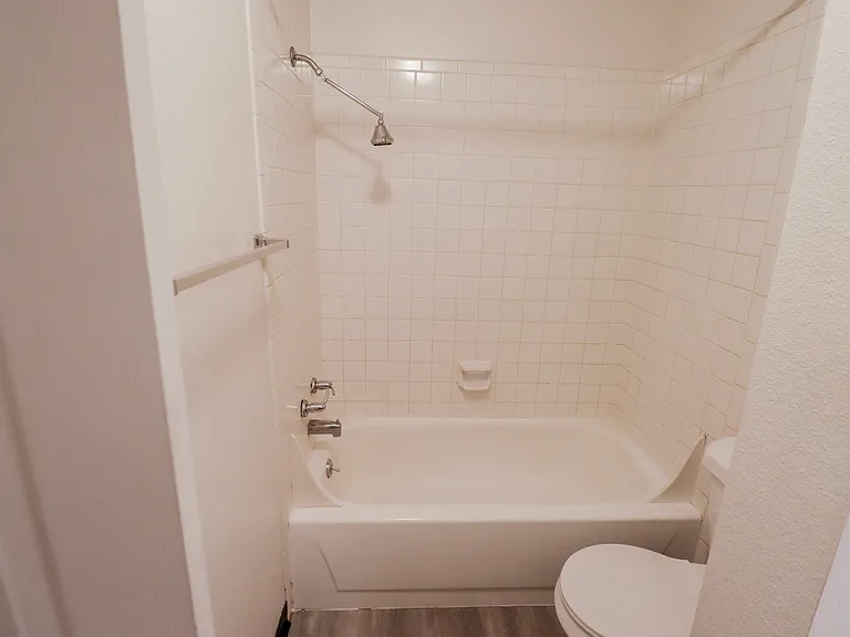 812 City Park Ave #103 — Photo 5