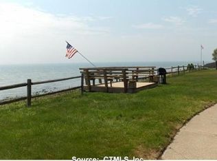 204 Point Beach Dr APT 3, Milford, CT 06460