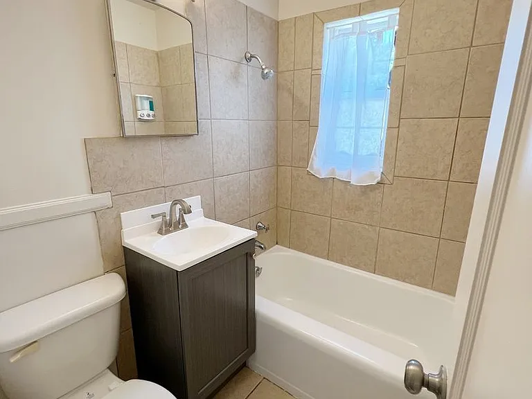 1211 W 45th St #3W — Photo 6