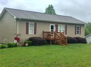 1405 Castle Ct, Lenoir, NC 28645