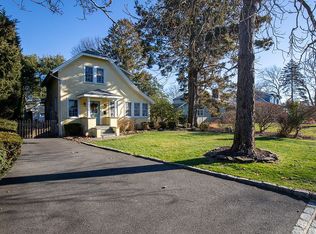 94 Bayway Ave, Brightwaters, NY 11718