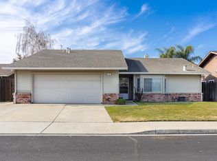 48 Obsidian Dr, Oakdale, CA 95361