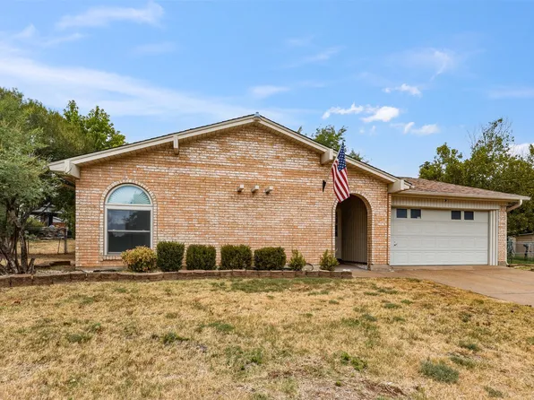 1004 Gladstone Ave, Azle, TX 76020