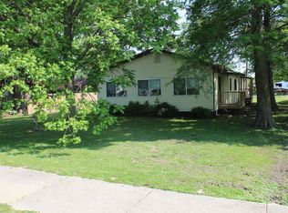 203 W Poplar St, Odin, IL 62870