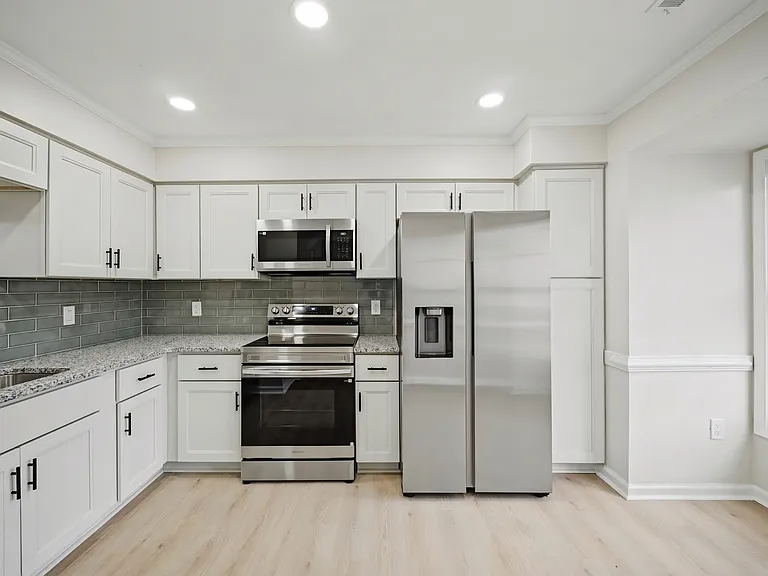 5589 Campus Dr #1 — Photo 2