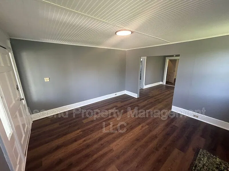 2 bed, 1.0 bath, $1,250 — Photo 4