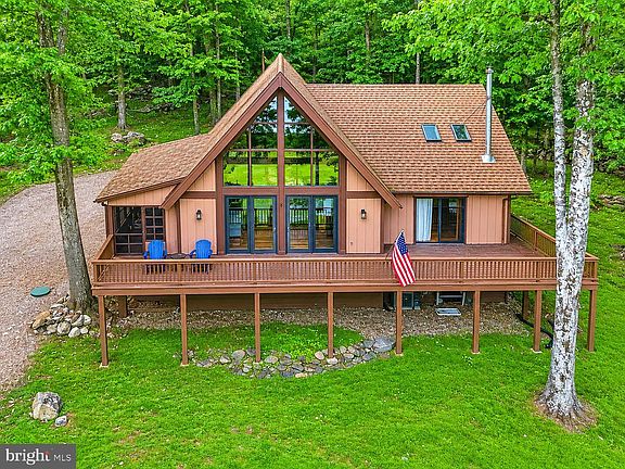 3rd image of 758 Club House Rd