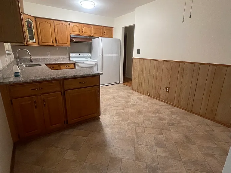 6585 Fenton St — Photo 5
