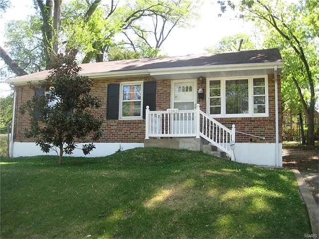 1242 Backer St photo 1