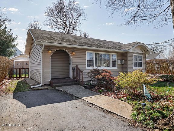 3rd image of 809 Shadylawn Way