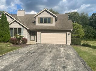 257 Somerset Gln, Wales, WI 53183