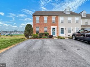 2747 Woodmont Dr, York, PA 17404