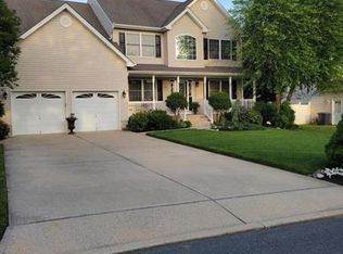 231 Pulley Ave, Manahawkin, NJ 08050