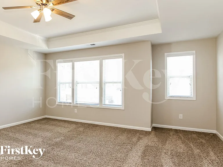 3940 Lake Breeze Dr — Photo 7
