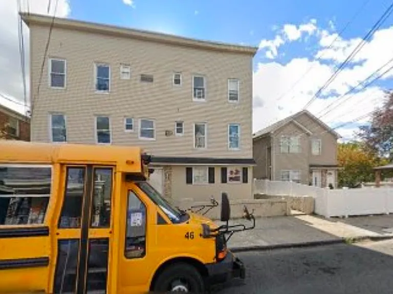 160 Oak St #D — Photo 4