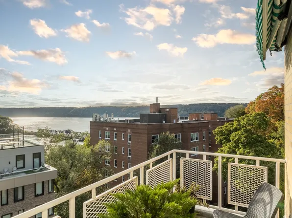 2390 Palisade Avenue image 6 of 18