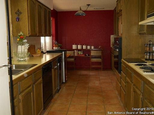 4th image of 402 S Earl Dr.