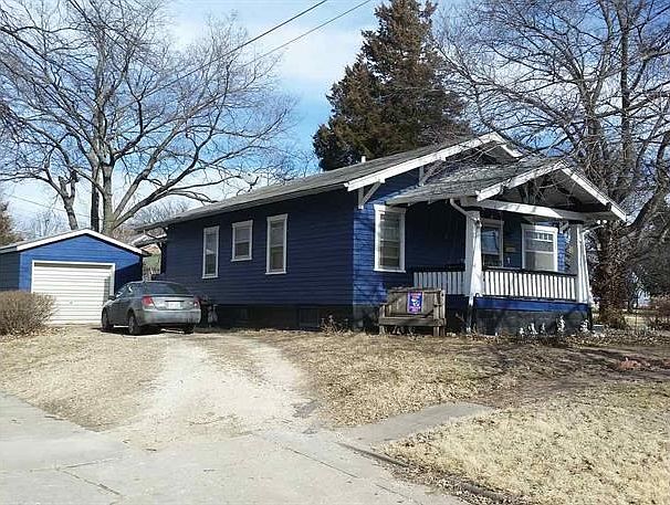 1st image of 215 E Division Ave