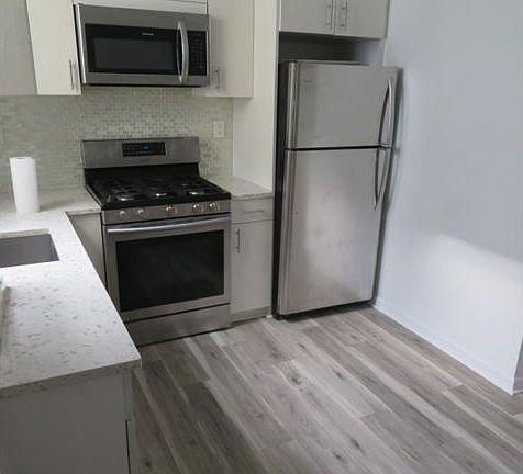 3rd image of 434 Avenue Y