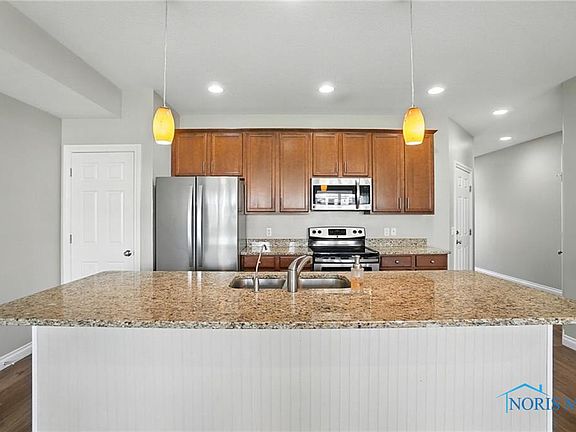 5th image of 4763 Lakeside Dr