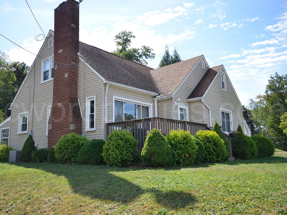 1st image of 2704 Shelburn Ave