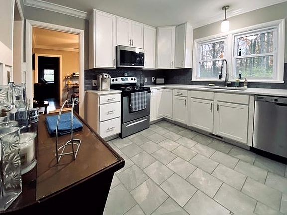 5th image of 4512 Lonas Dr