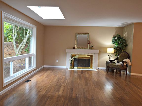 2nd image of 3215 Sahalee Dr W