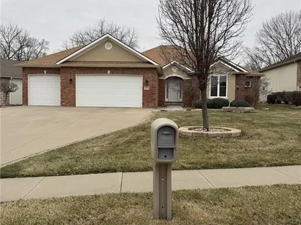 4101 Hidden Valley Dr, Saint Joseph, MO 64506