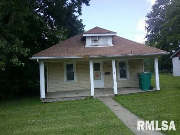 920 E Elm St, Macomb, IL 61455