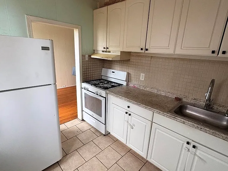 191 Belvedere Dr — Photo 2