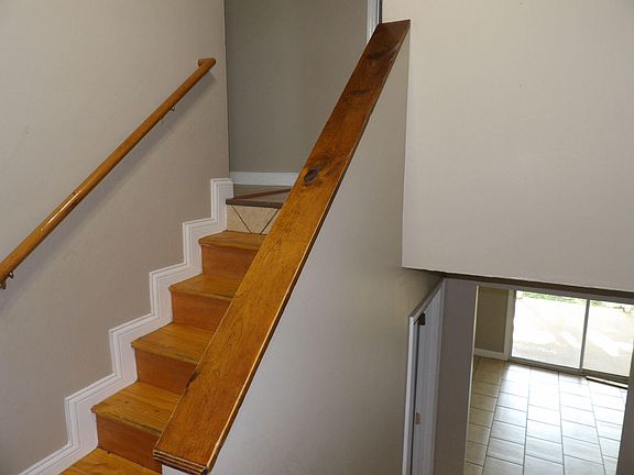 3rd image of 428 Schenkel Ln