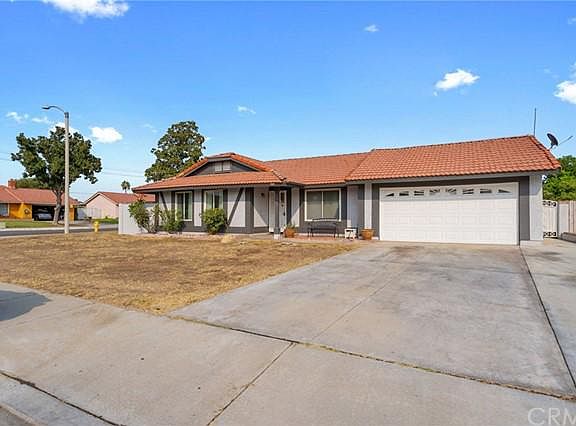 3rd image of 909 S Vine Ave