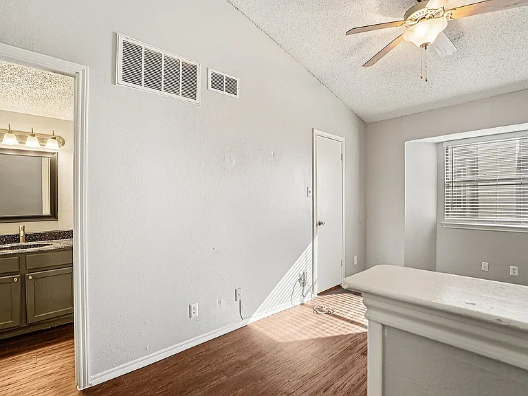 Studio/loft bedroom