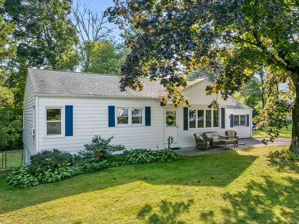 2 Springdale Road, Waterford, CT 06385