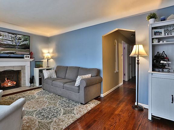 3rd image of 7723 Cortland Ave