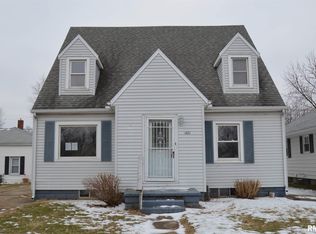 1421 S 7th St, Pekin, IL 61554
