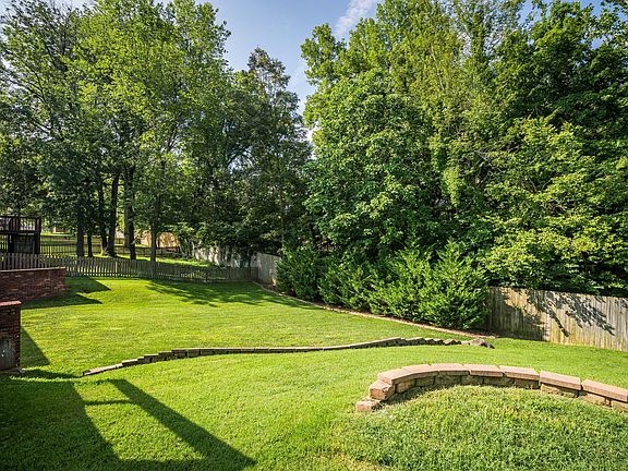 5th image of 183 River Edge Dr