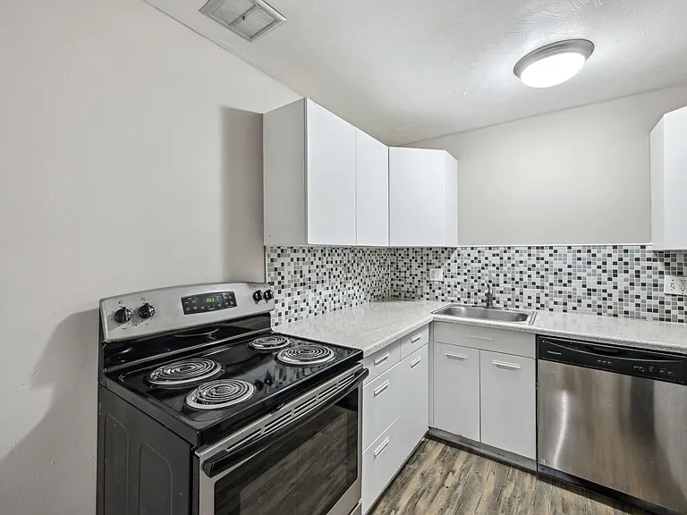 Evergreen 830 Sq.Ft.