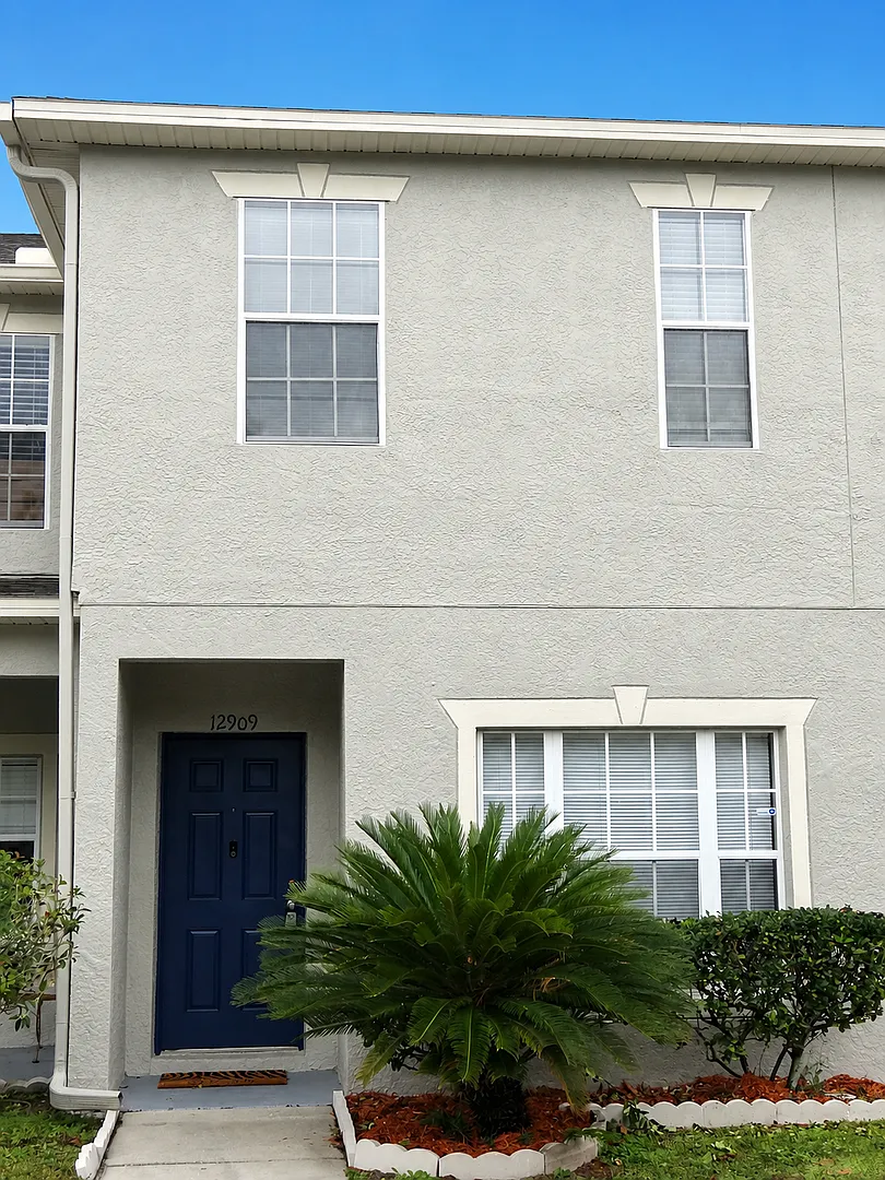 3b / 2.5 bath townhome in gated community — Photo 1