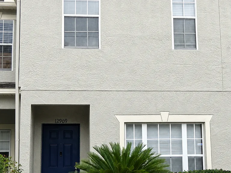 12909 Kings Crossing Dr — Photo 1